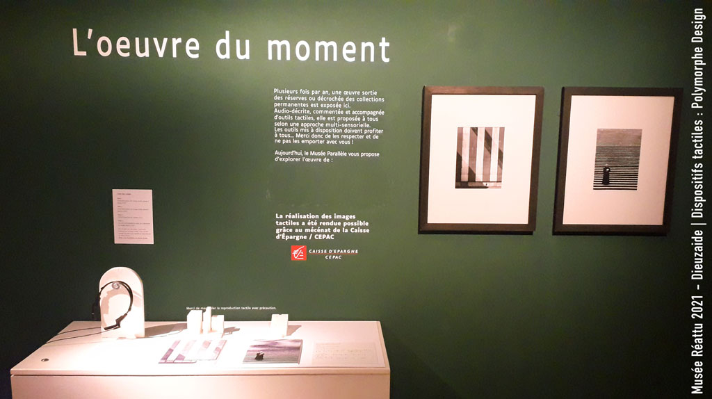 L'oeuvre du moment au mus&eacute;e R&eacute;attu : au mur sont accroch&eacute;s les originaux des 2 photos de Dieuzaide. Sur une table se trouvent les interpr&eacute;tation tactile et un casque pour &eacute;couter l'audiodescription des &oelig;uvres. 
